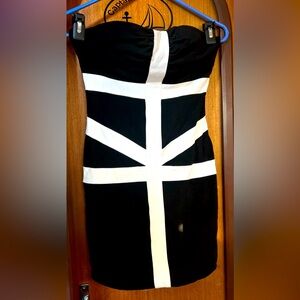 Twentyone Black and white such a beautiful dress!